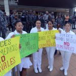Médicos protestan en rechaza a sentencias condenan galenos