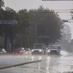Elevan a 28 las provincias en alerta; lluvia sigue