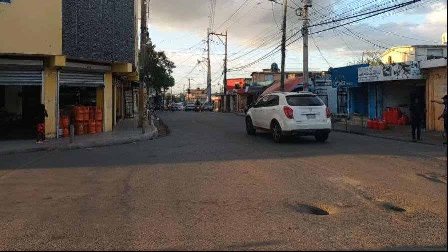El atentando contra la pareja ocurrió en la calle Fernández de Navarrete en Los Mina el pasado 24 de abril. (ARCHIVO/DIARIO LIBRE)