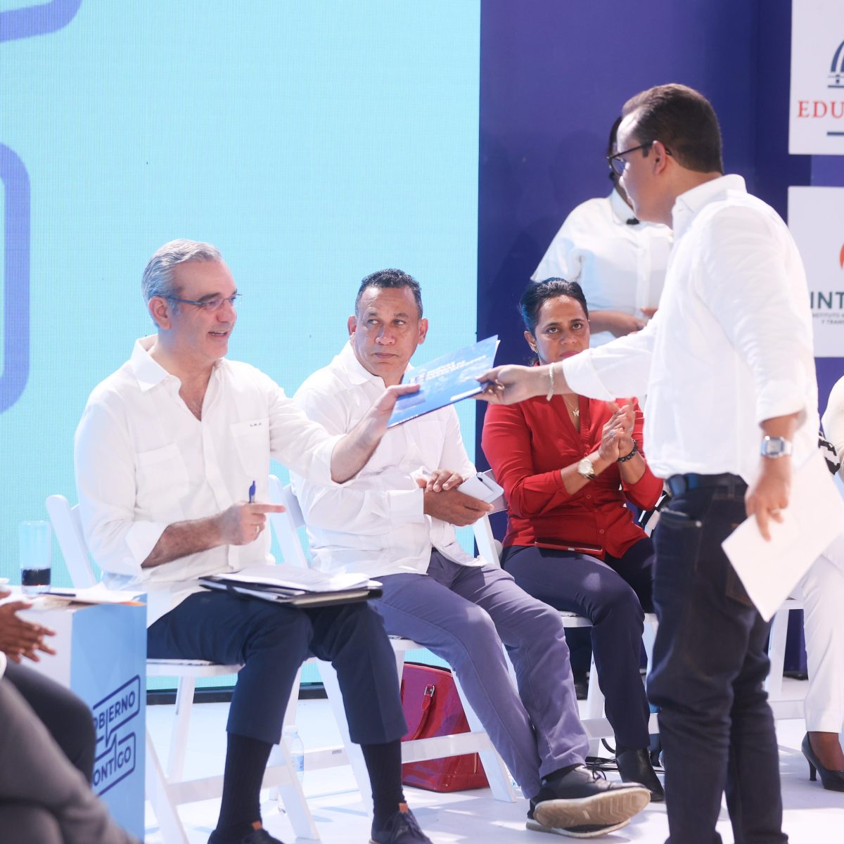 Abinader se reúne con comunitarios de San Cristóbal para atender problemáticas locales – El Nuevo Diario (República Dominicana)