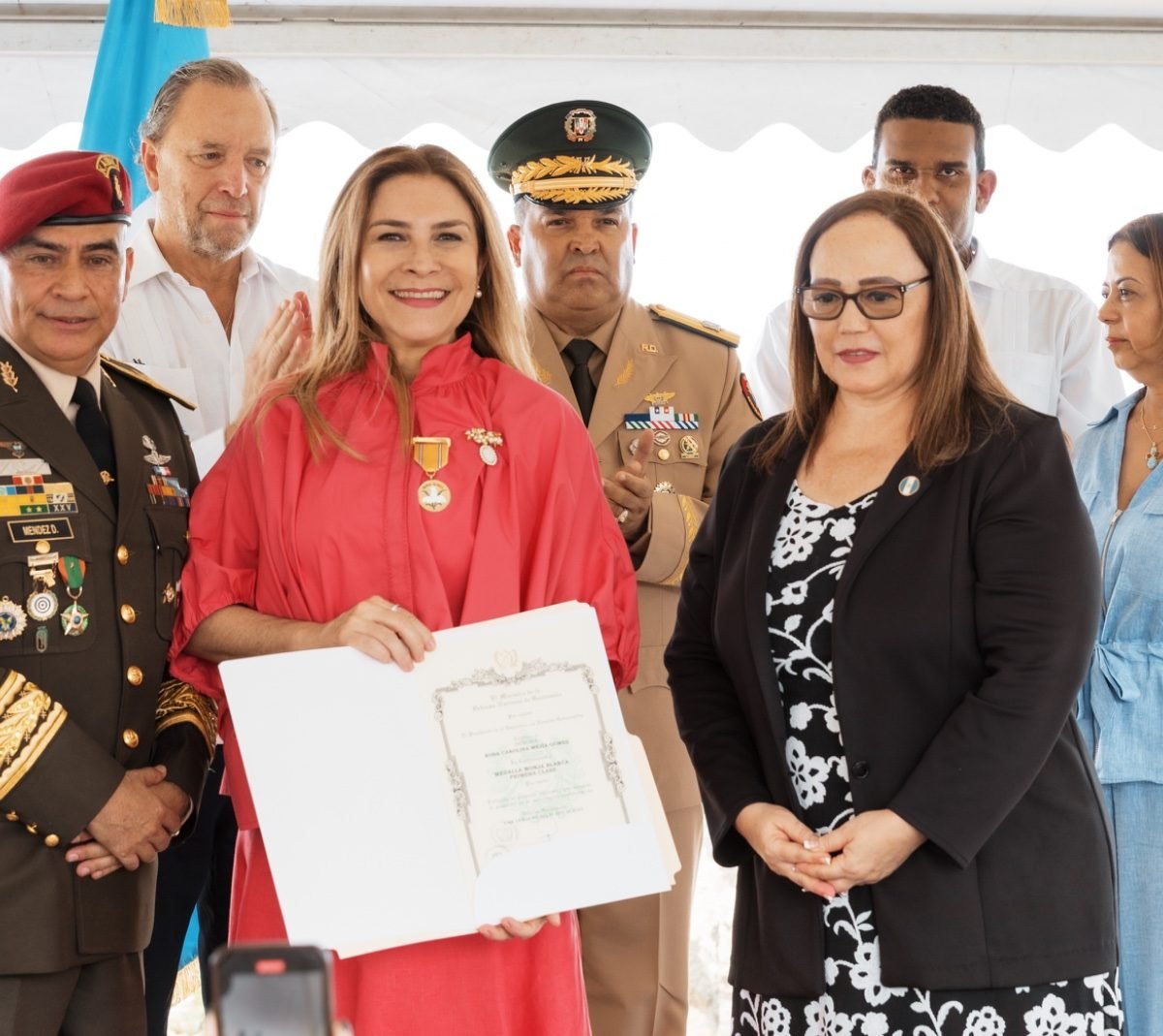 Carolina es condecorada por Guatemala con la medalla Monja Blanca en su primera clase – El Nuevo Diario (República Dominicana)