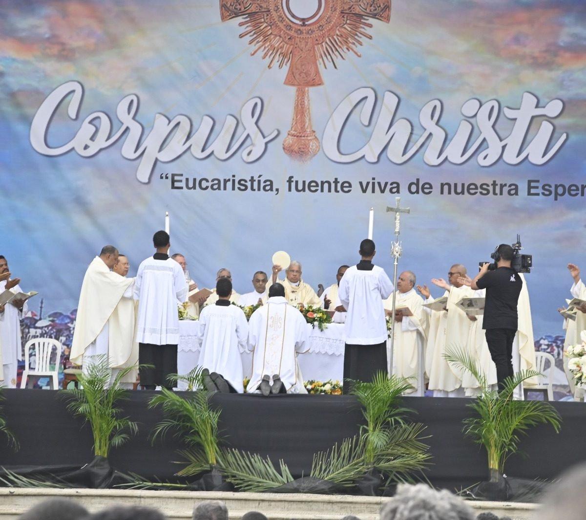 Católicos celebran misa de Corpus Christi con multitudinaria procesión frente al malecón – El Nuevo Diario (República Dominicana)