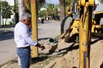 Carlos Morillo resolviendo problemática de agua en la avenida.